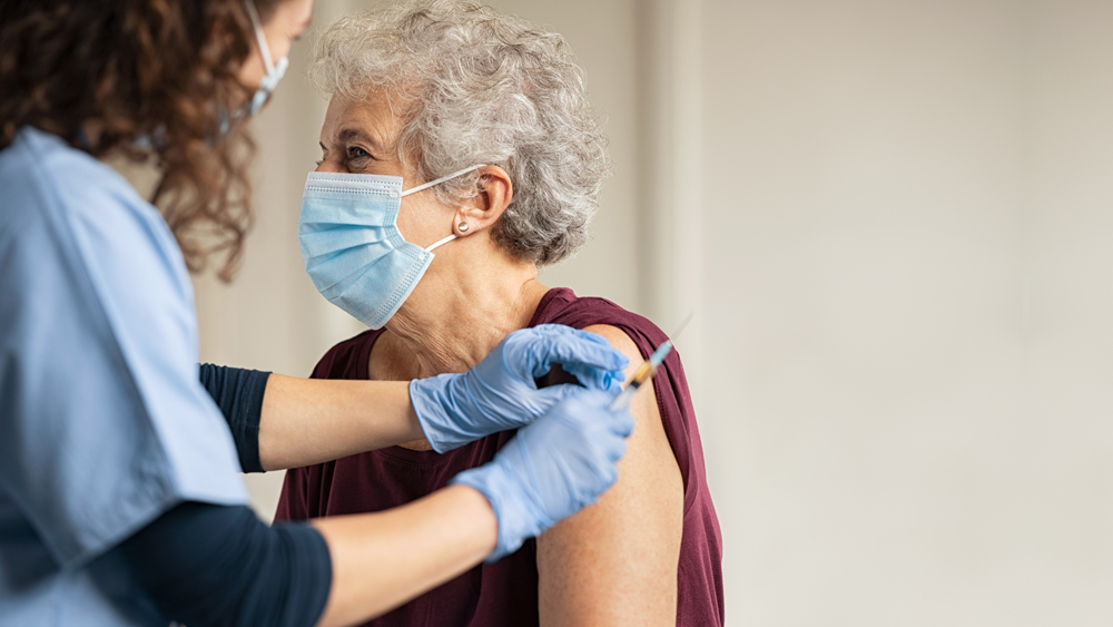 Εμβολιασμός κατά του Covid-19 στους ηλικιωμένους